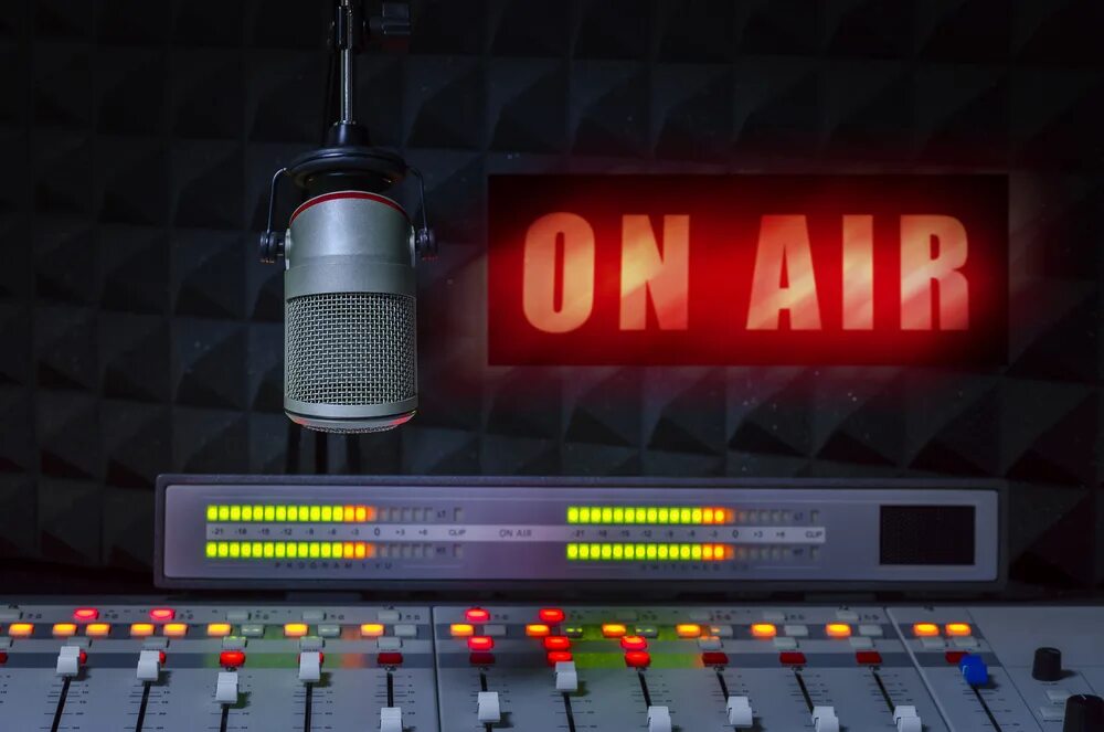 On air. Air radio. On air радио. Эфир on air. Radio on air.