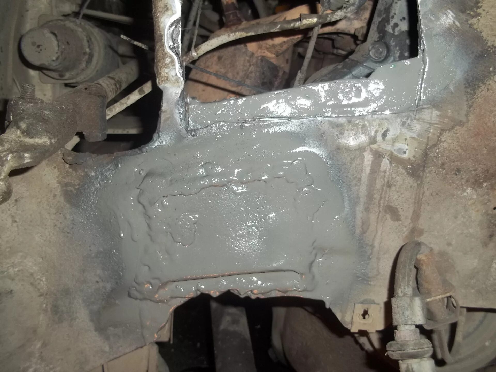 Лопнул лонжерон ваз 2111. Ваз 2112 треснул лонжерон правый. Передний лонжерон калина 1. Порвало лонжерон ваз 2112. Лопнул лонжерон ваз 2112.