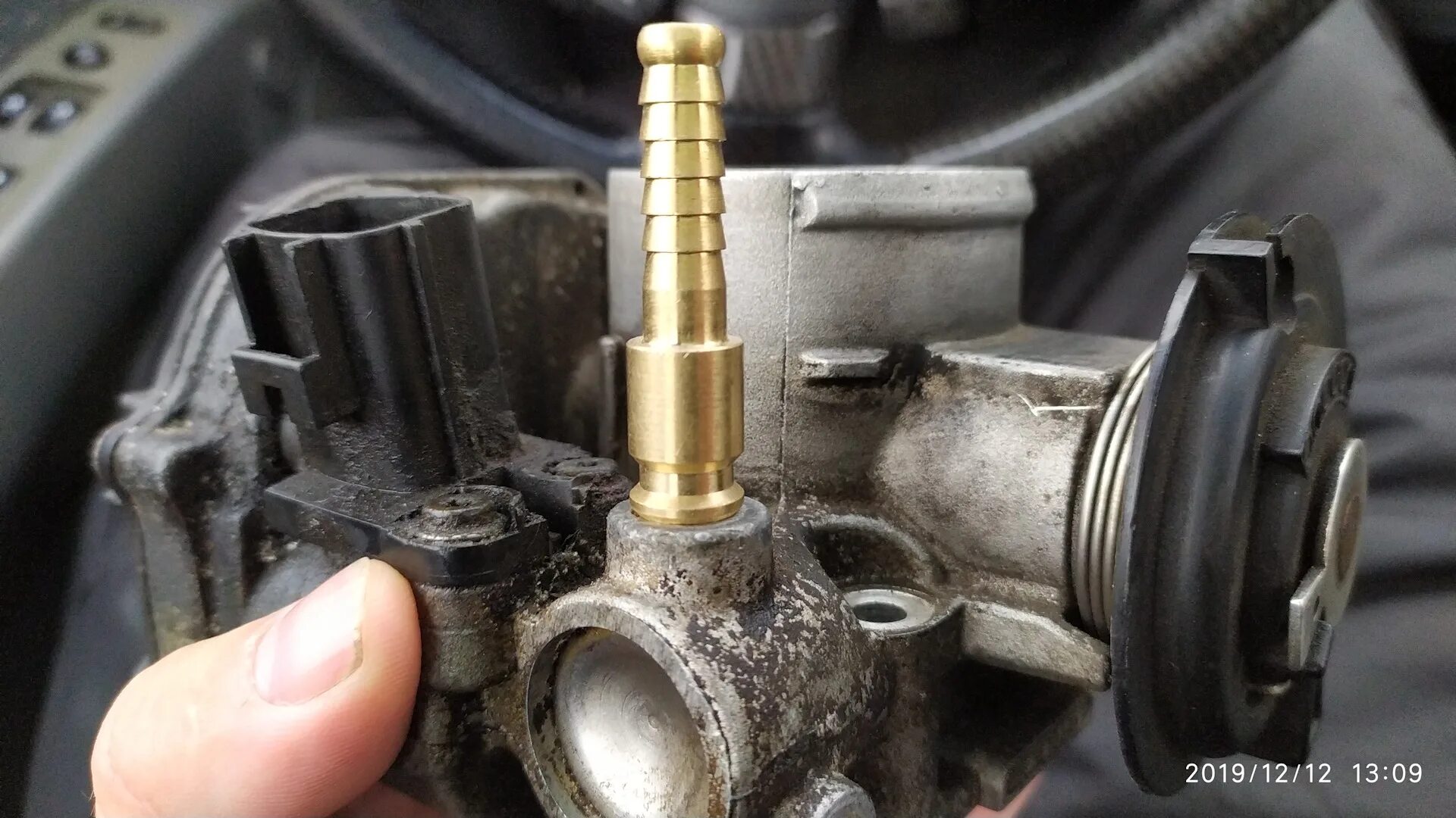 Штуцер дроссельной заслонки ланос 1. Штуцер дроссельной заслонки. Штуцер дроссельной заслонки ваз 2115. 5 артикул. Ваз 2170 штуцер дроссельной заслонки.