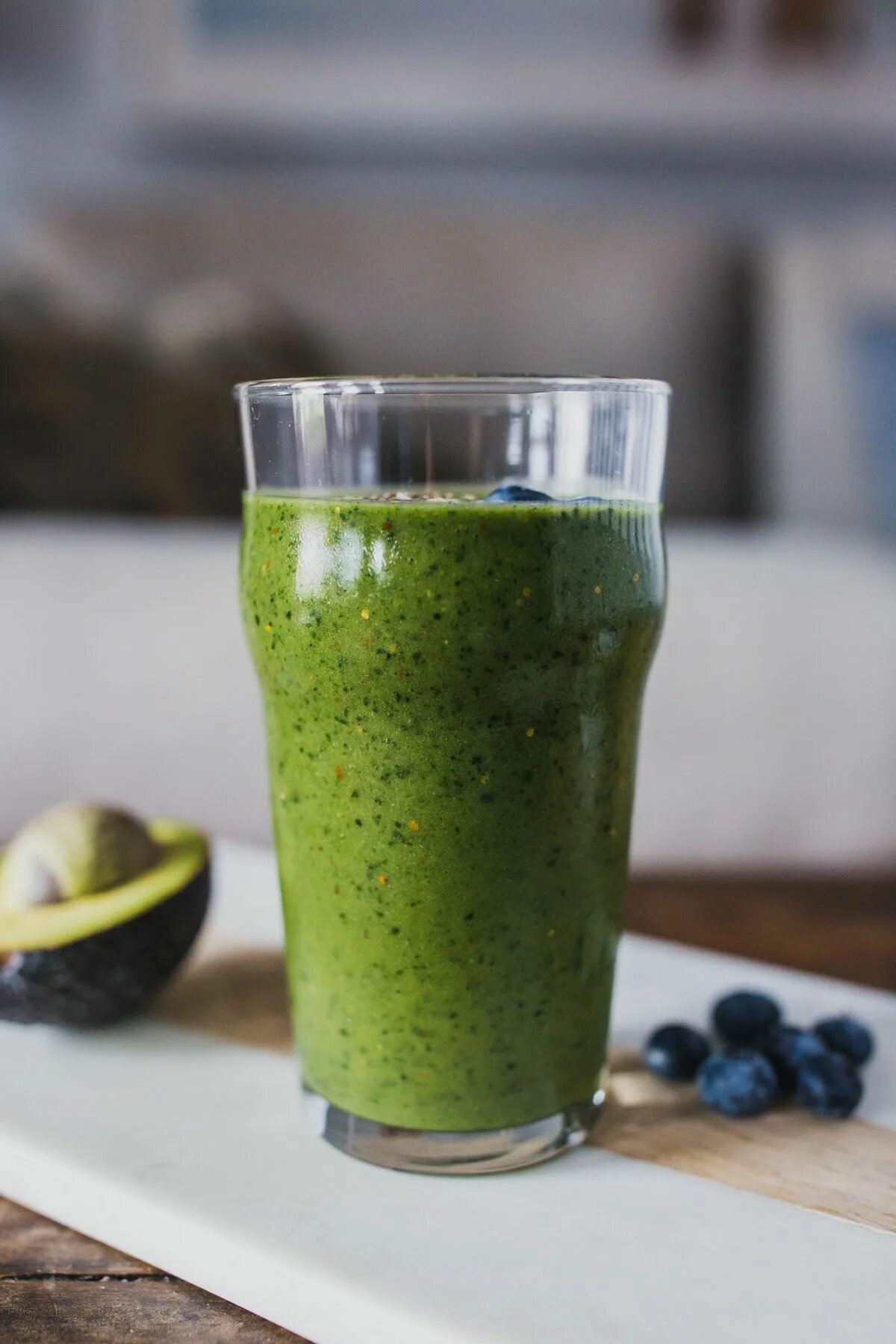 Смузи хранится. Смузи из спирулины хлорелла. Kale Smoothie. Смузи суперфуд. Смузи зелёный со спирулиной.