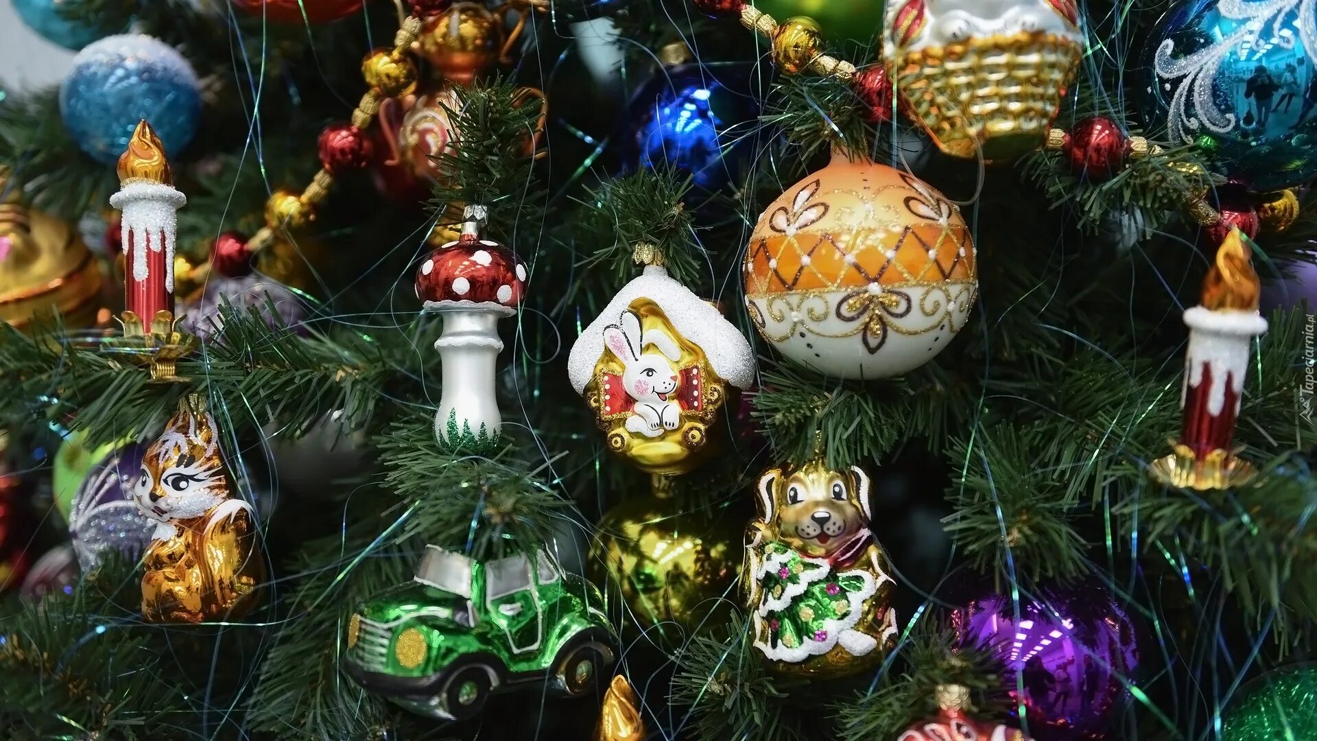 какими игрушками лучше не украшать елку стеклянными. елка новогодняя наряженная. стеклянные игрушки на нг. елка с игрушками. новогодние елки и игрушки.
