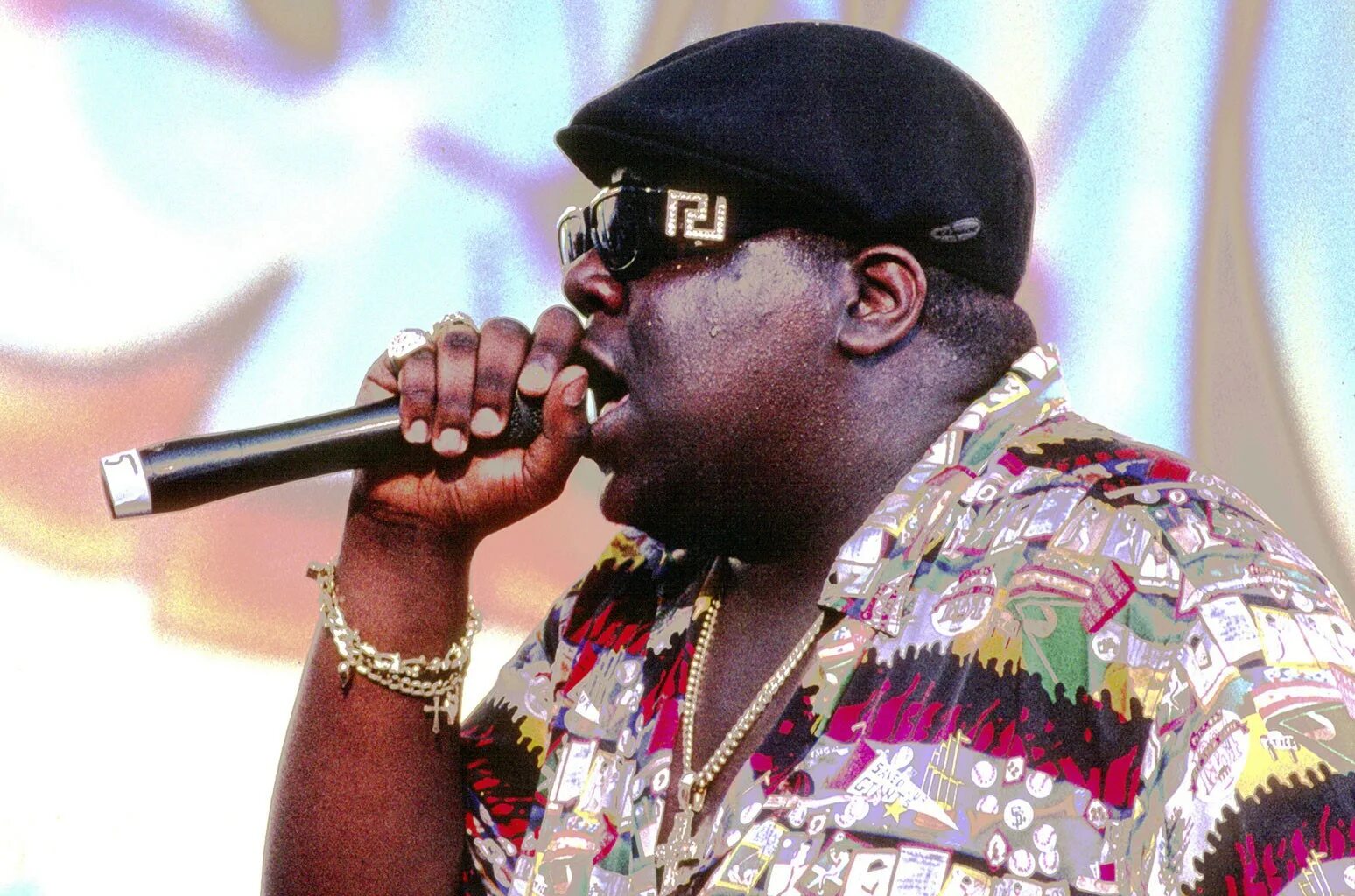 Бигги смолз. Notorious big. Biggie рэпер. Бигги Смоллс. The Notorious b.i.g. в очках.