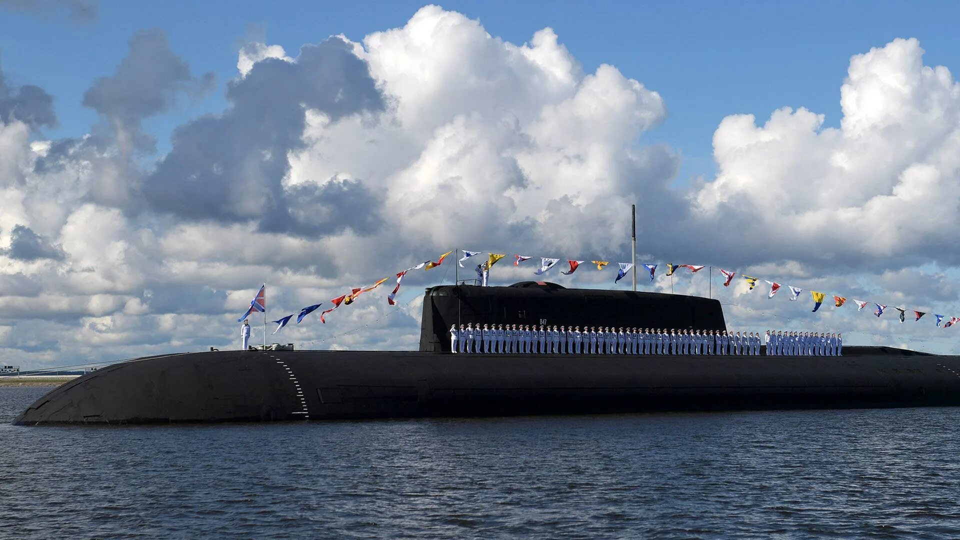 День подводника флота. АПЛ Орел в Кронштадте. Подводная лодка на параде ВМФ. Атомные подводные лодки России проекта 949а Антей.
