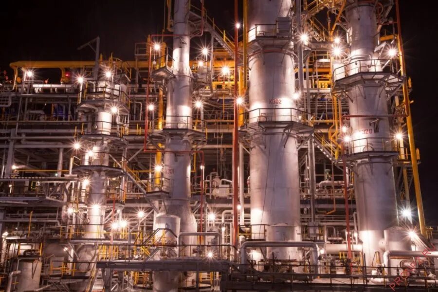 Ангарск нефтеперерабатывающий завод. Факел тобольск сибур. Нефтеперерабатывающая промышленность италии. Омский каучук. Нефтехимия нефтепереработка производство.