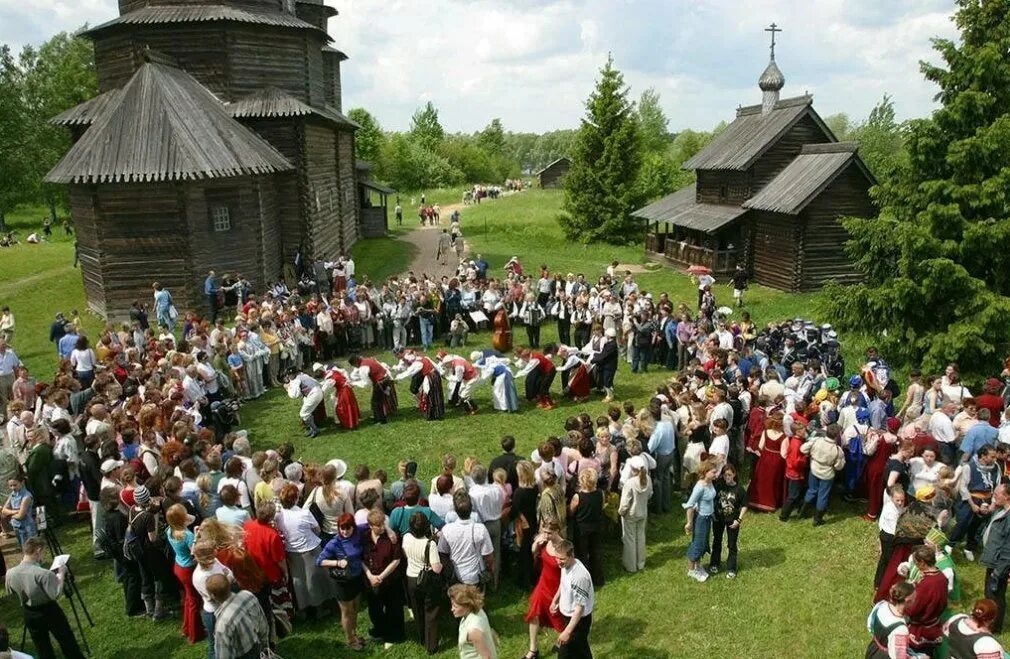 Население великого новгорода 2024. Витославлицы Великий Новгород. Праздник фольклора в музей Витославлицы в Великом Новгороде. Витославлицы Великий Новгород праздник. Великий Новгород туризм.