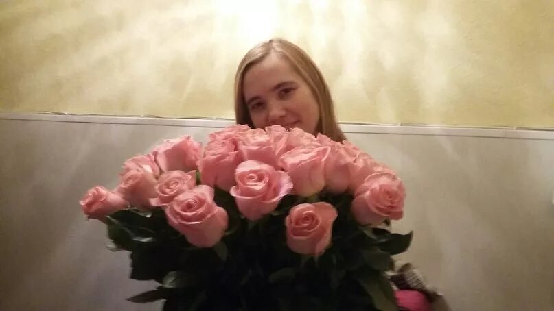 Песня розовые розы светке. Розовые розы соколовой. светке соколовой 30 певец. розовые розы светы соколовой. розовые розы исполнитель.