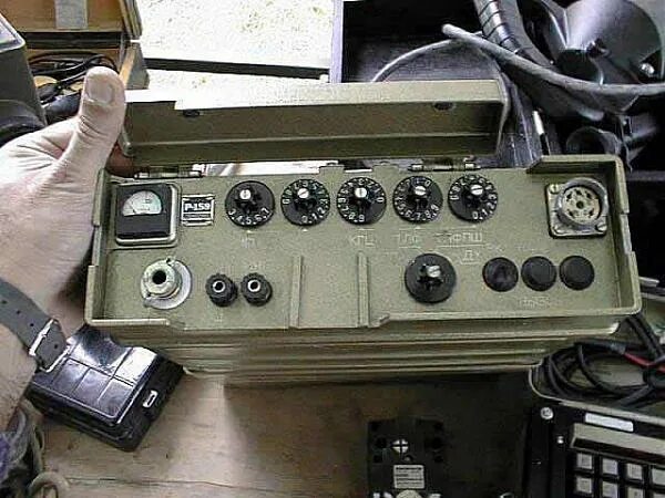 Радиостанция р 159. Рация р-158. рация р-159. рация армейская р-159 сбоку. рация 158м армейская.