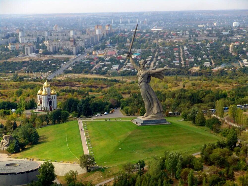 Красивые места родины. Волгоград Родина мать Мамаев Курган. Мамаев Курган и монумент «Родина-мать». Мемориальный комплекс Родина мать Волгоград. Матвев КУРГАНВОЛГОГРАД.