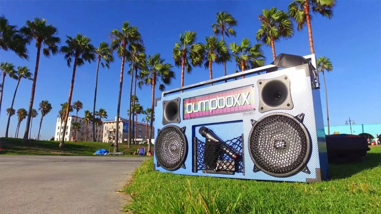 Бумбокс 5 рп музыки. Колонка Boombox big. Самые крутые Бумбоксы. Самый большой Бумбокс в мире. Boombox Церковь.