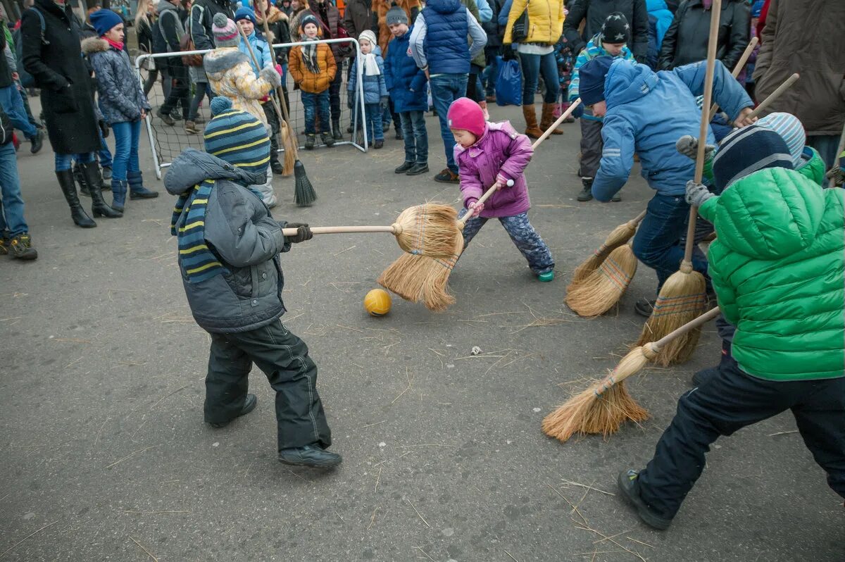 баба на масленицу. масленица баба яга. масленица яга. масленица яга. баба яга на масленицу на улице.
