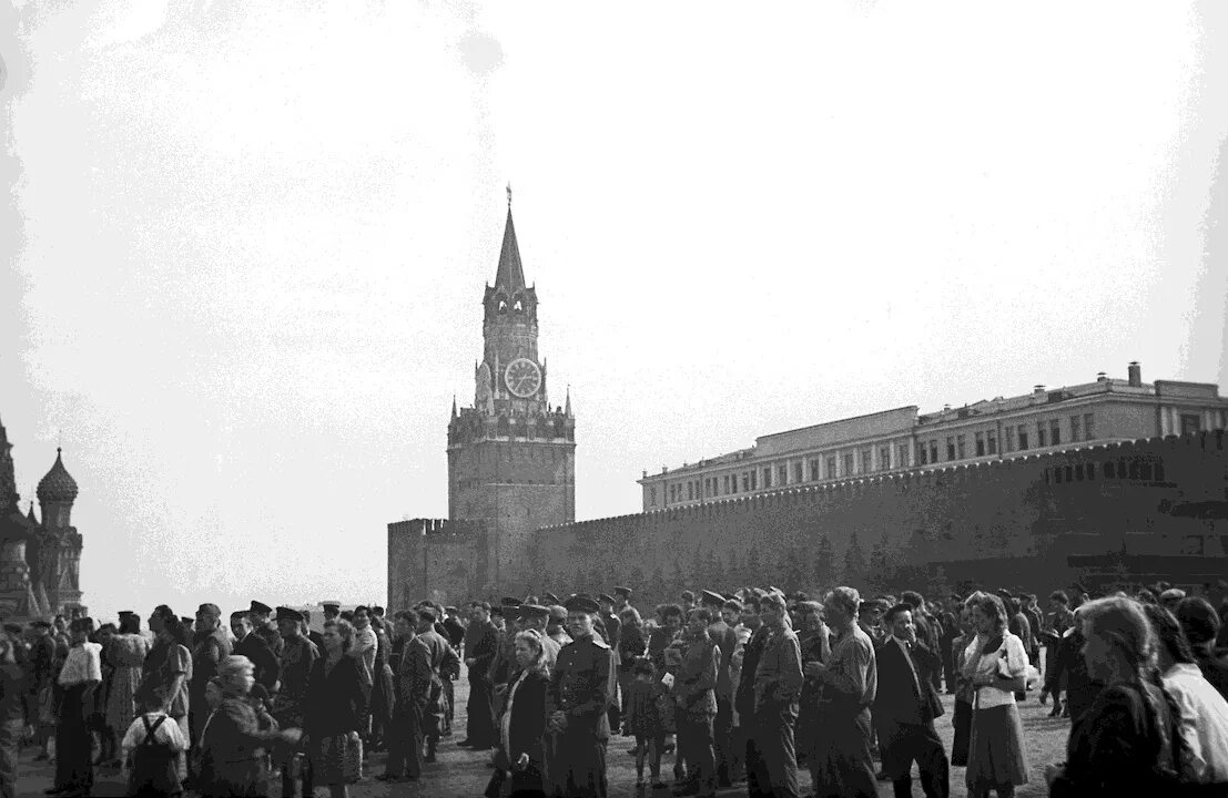 16 сентября 1945 парад в харбине. Харбин парад Победы 1945. Парад Победы в Харбине. Парад день Победы над японей в Москвеи 3 сентября1945 года. Парад в Харбине 16 сентября 1945 года белых.