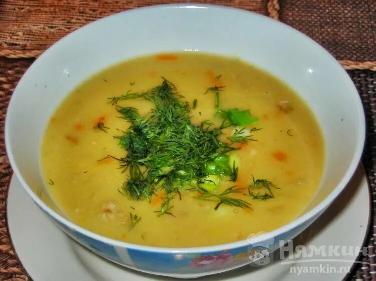 Гороховый суп без свинины. Суп с кусочками свинины.