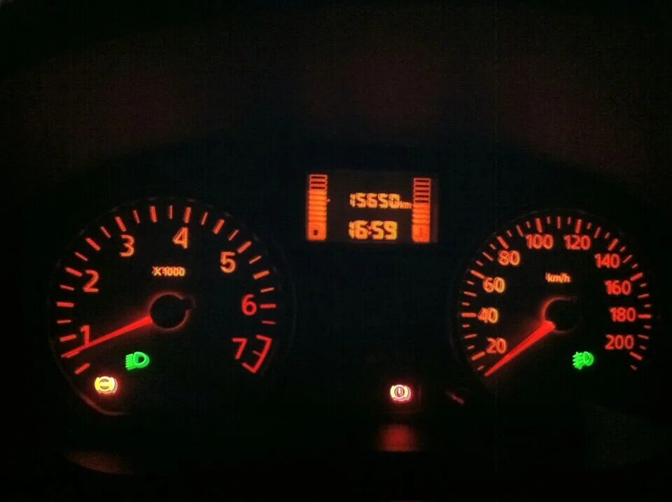 Ручник приборная панель. Пиктограмма стояночного тормоза. Индикатор включения стояночного тормоза. Приборка ваз 2114 вдо. Индикатор абс фольксваген пассат б4.