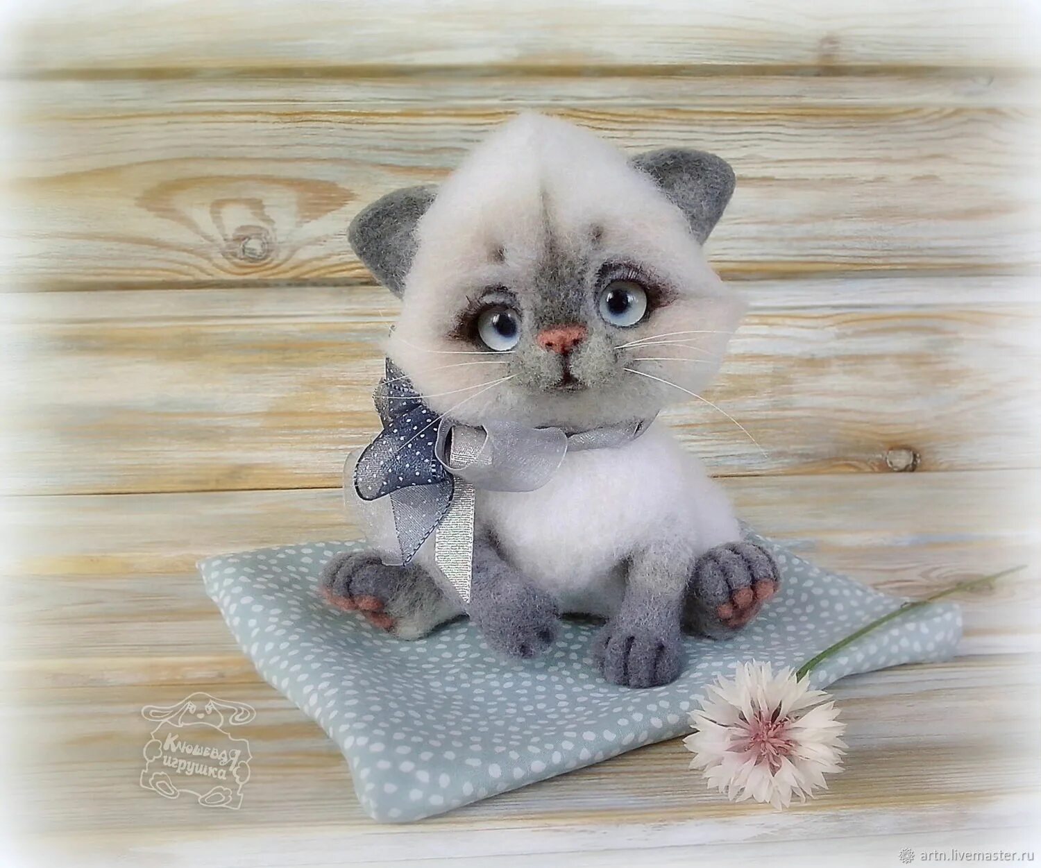 Сухое валяние кот. Котик из шерсти для валяния. Фелтинг кот. Котики сухое валяние. Фелтинг котенок.