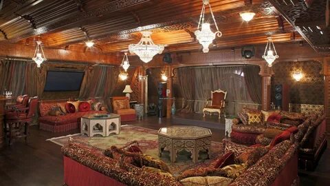 Lounge house
