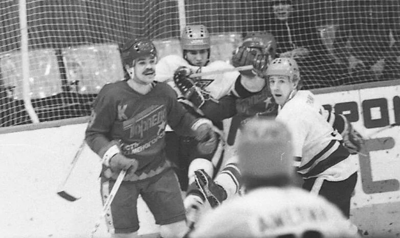 Хк усть. Хоккей Усть Каменогорск хк Торпедо. Торпедо хоккейная команда 1980 Горький.