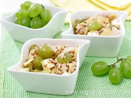 Салат курица с виноградом и сыром