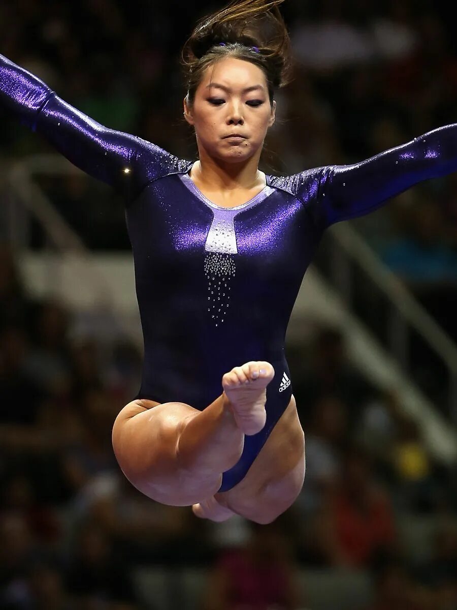 Anna li. Kary li gymnastic. Гимнастика дорого ли это. China stretch girl gymnast.