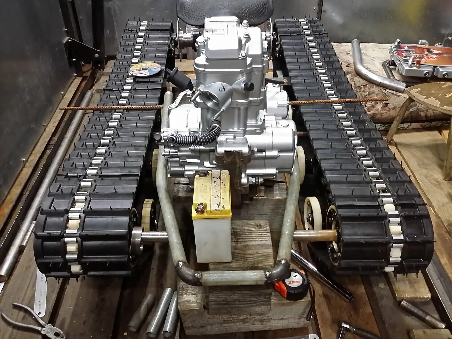 Гусеничный модуль гм1. Управление гусеничным ходом. Шнековое ходовое оборудование. Гусеничный вездеход с двигателем ваз 2108. Дифференциальный бортоповорот.