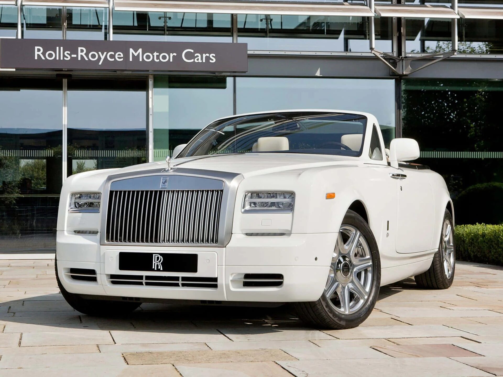 Rolls com. 2012 Rolls-Royce Phantom Drophead Coupe. Rolls Royce Phantom 7. Rolls Royce Phantom Coupe White. Роллс Ройс Фантом Дропхед купе.