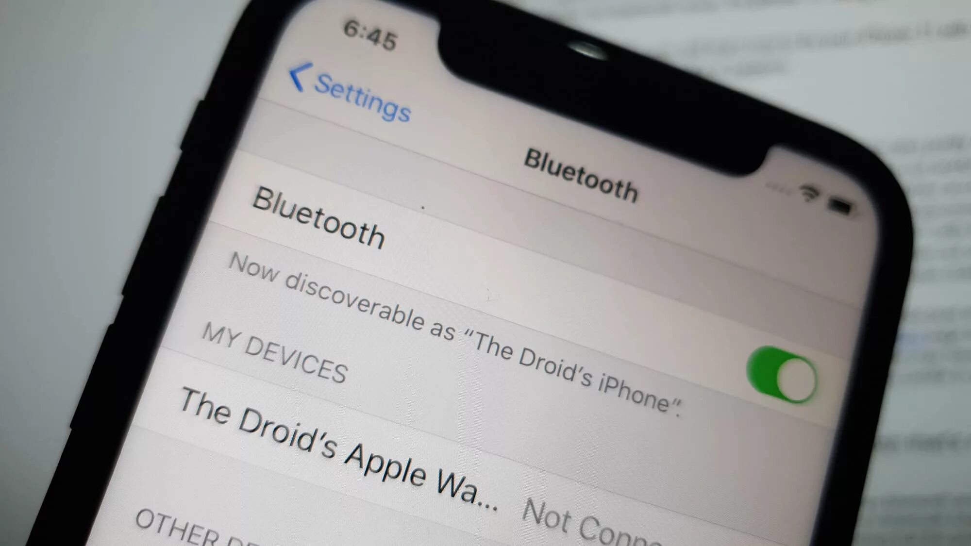 Iphone Bluetooth. Блютуз на айфон 11. Блютуз на экране на айфоне. Айфон 12 блютуз. Блютуз на айфон 13