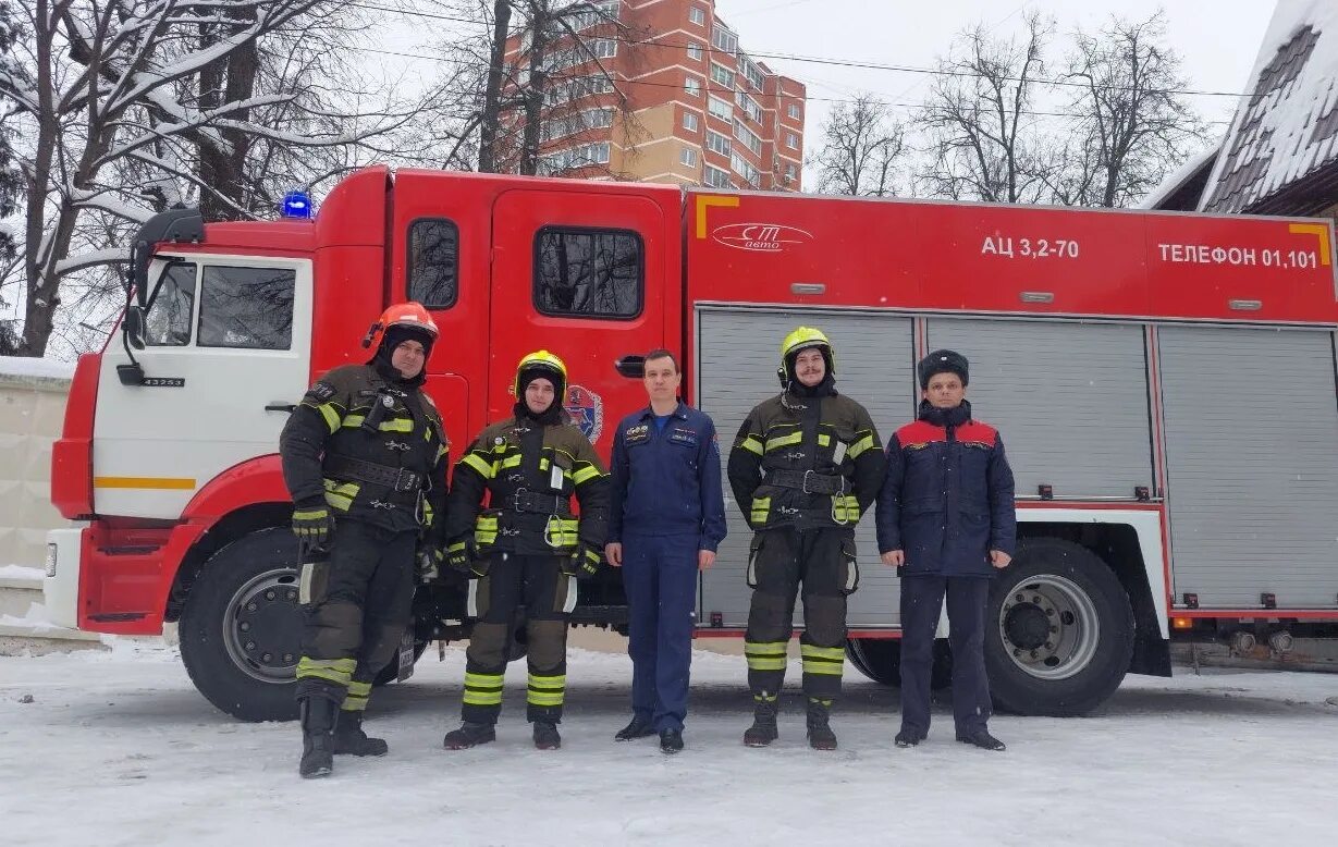 Пожарный МЧС. Пожарно-спасательный отряд автомобиль. Начальник пожарной безопасности. МЧС пожарные части с каланчей. Начальник пожарно спасательного отряда