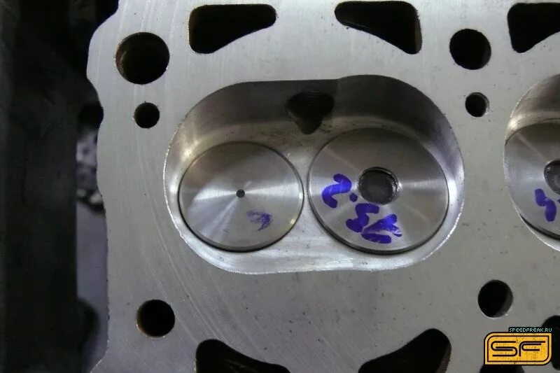 Ауди 100 5 клапанов на цилиндр. Гбц peugeot 1. Головка 4a-ge 24 клапана. Два клапана на цилиндр. Два клапана на цилиндр.