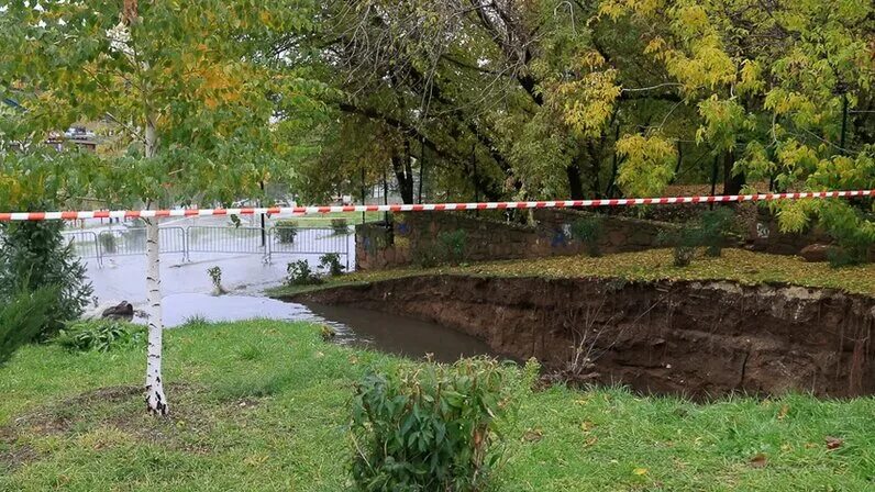 Волгоград советский вода. Коллектор реки царица. Пойма реки царица Волгоград. Платан Волгоград воды. Ворошиловский район Волгоград.