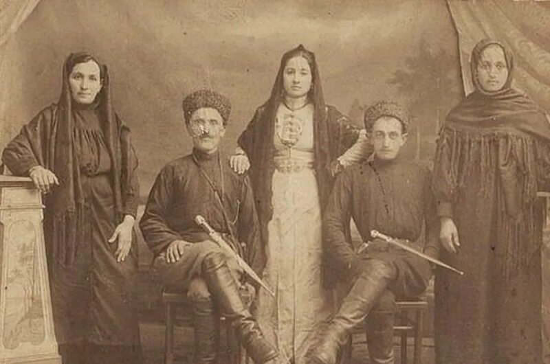 Ингуши старые фото. Марзиев ахмед сулейманович. Ингушская семья. Ингушская семья. Северный кавказ семья.