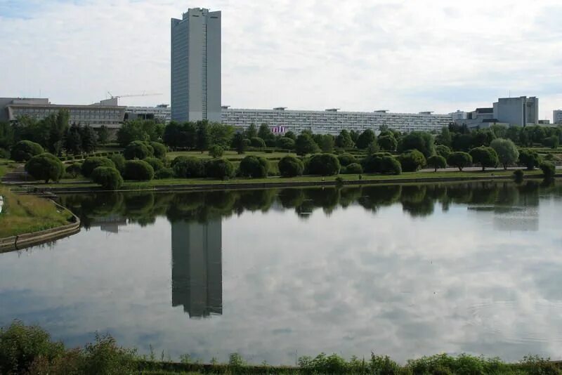 Административный центр зеленограда. Ангстрем зеленоград пруд. городской пруд зеленоград. парк в городе зеленограде. зеленоград центр города.
