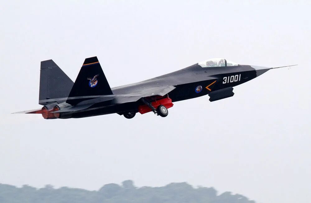 Истребитель 2014. Китайский стелс-истребитель j-31. Shenyang j-31. J-31 И f35. Китайский истребитель 5 поколения j-31.