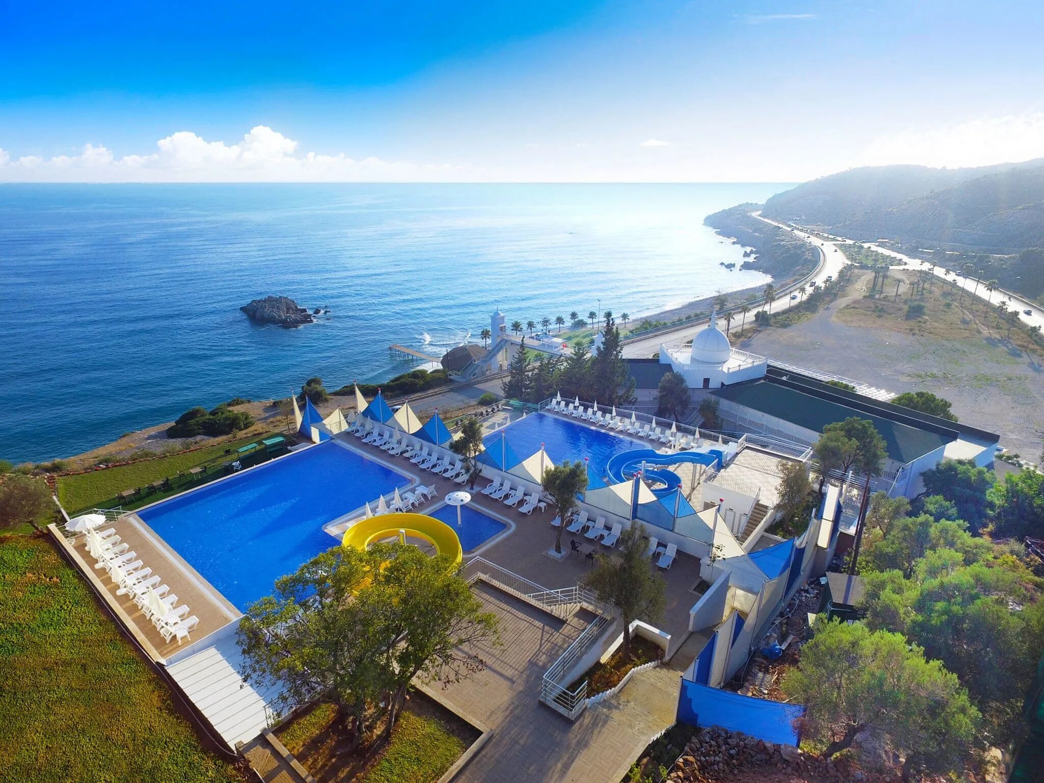 Daios cove luxury resort villas 5. Black sea guest house адлер. Apart brevis 3 сочи. Анталья отели у моря. Four seasons landaa giraavaru 5*.