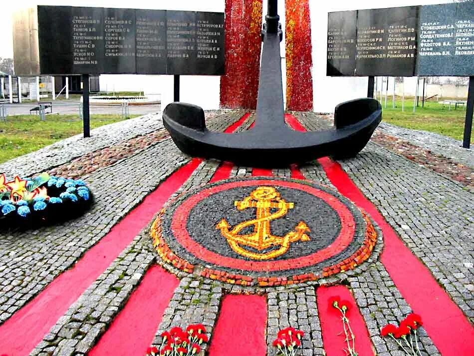 памятник морской пехоте. мемориал вмф. памятник вмф. памятник на улице морской пехоты. памятник морским пехотинцам.