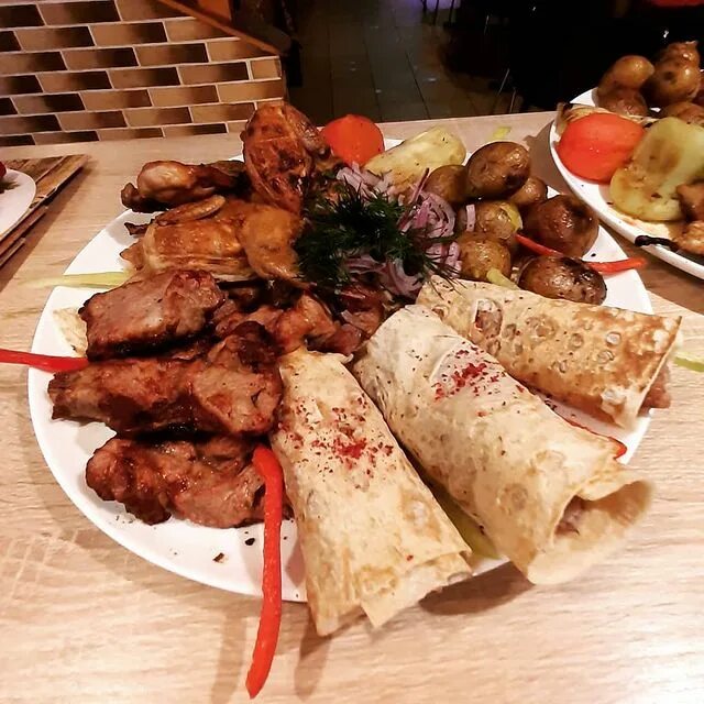 батоно джонни лесная ул 4 дзержинский