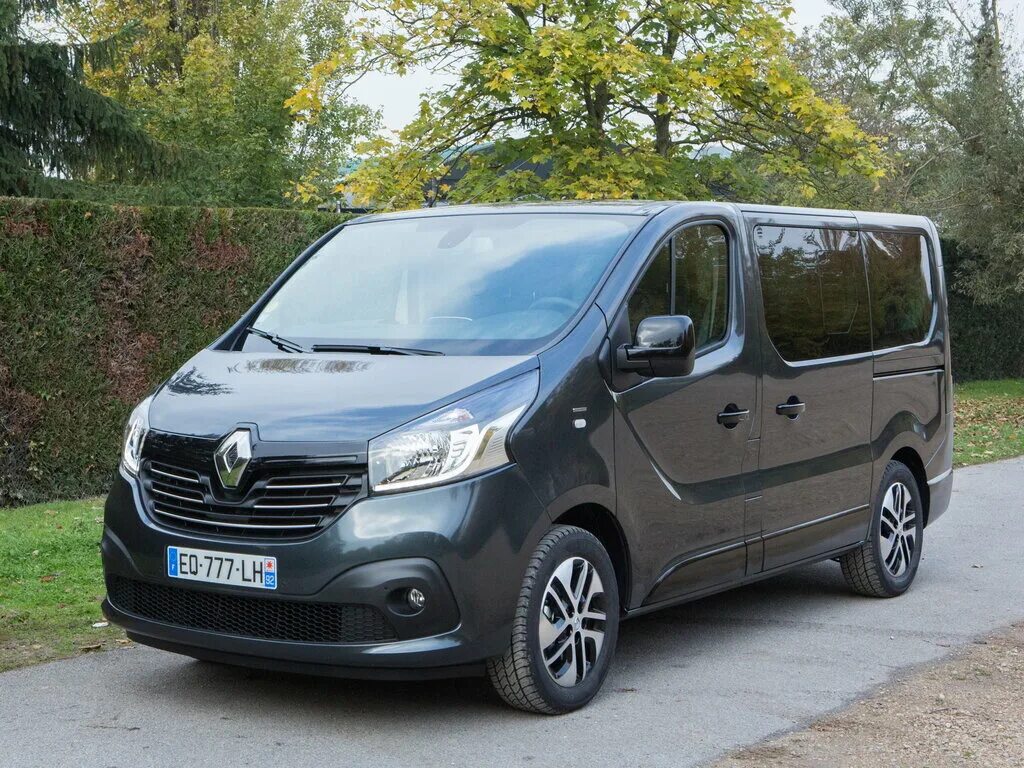 Рено трафик отзывы. Renault Trafic III. Renault Traffic 3. Renault Trafic SPACECLASS. Рено трафик 2017.