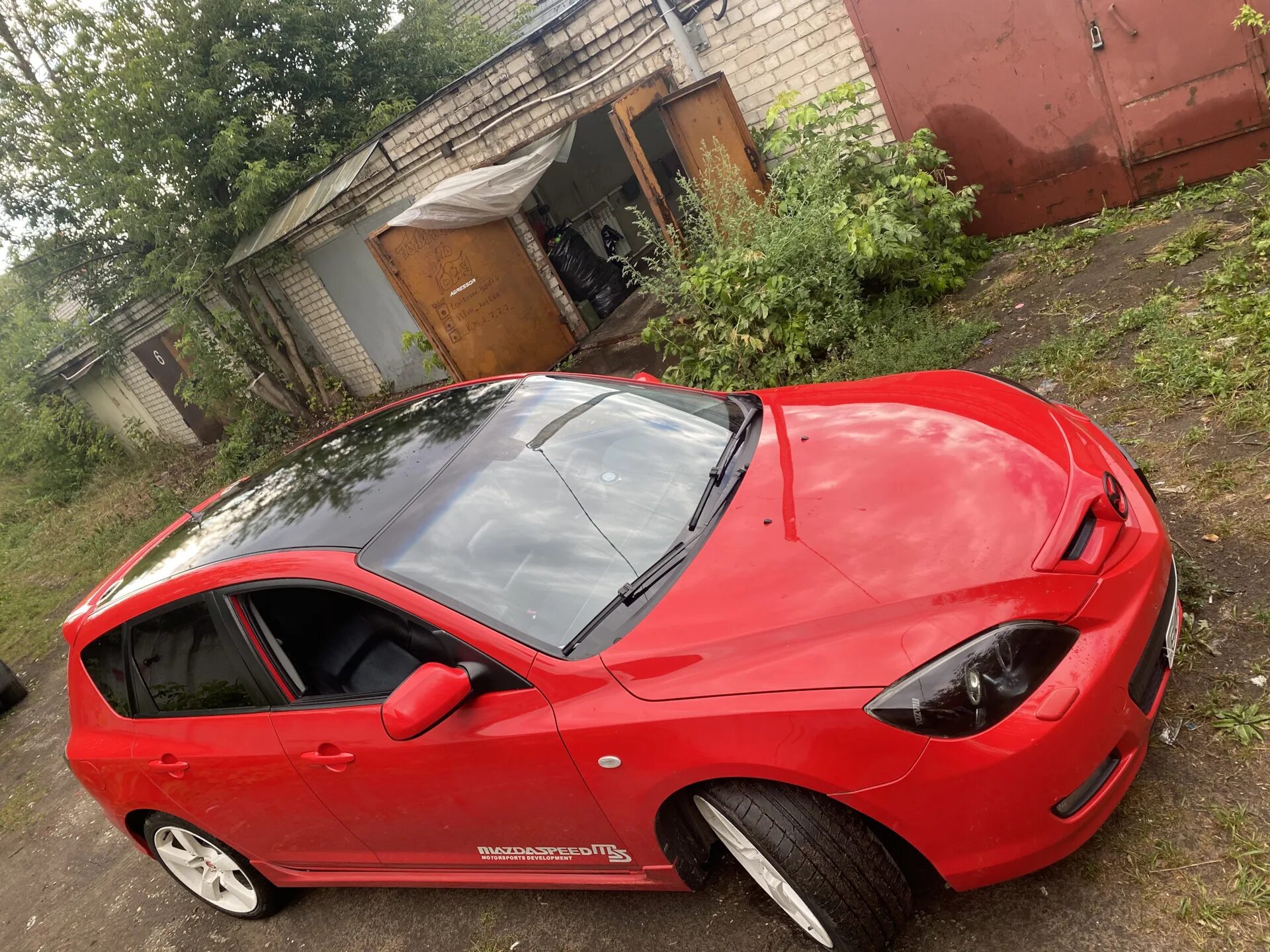 Крыша mazda 3 bl. Mazda 3 крыша. Мазда 3 бк хэтчбек красная с рейлингами. Мазда 3 бк с багажником на крыше. Багажник на крышу мазда 3 bk седан.