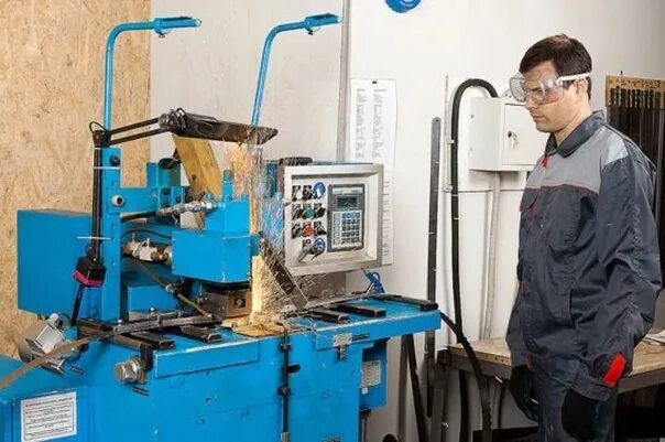 Работа заточник. Заточник аомз. Tormek t7 заточной станок цена. Holzstar nts 251 точильно-шлифовальный станок. Профессия заточник инструмента.