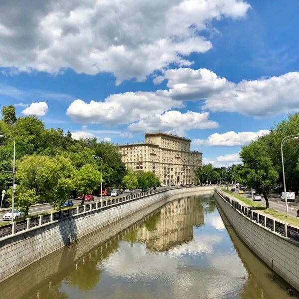 File:Moscow, Preobrazhenskaya and Rusakovskaya embankments (18996468758).jpg - W