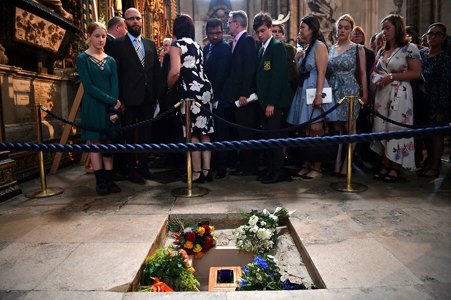 Когда захоронят прах ширвиндта. Похороны Стивена Хокинга. Вестминстерское аббатство могилы.