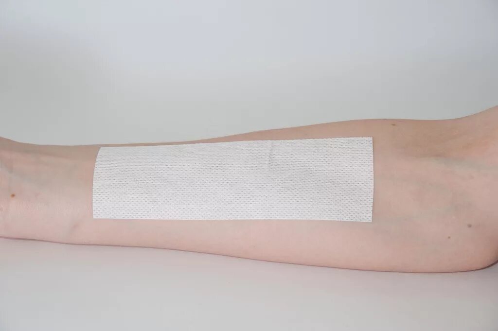 Тканевая повязка послеоперационная. Космопор-е повязка самоклеящаяся послеоперационная 7,2х5см №10. Повязки после операции. Повязки после операции. Пластырь прозрачный фиксирующий hydrofilm iv, 9x7 cм.