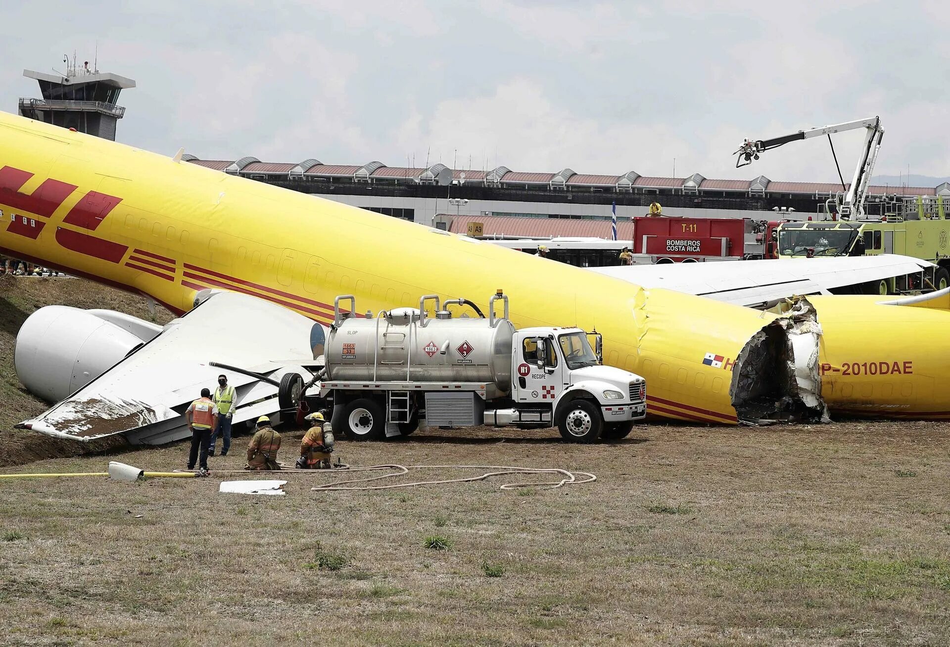 Боинг 757 грузовой. Boeing 757 авария DHL. Боинг 757 DHL крушение. Коста Рика самолет DHL. Авиакатастрофы boeing