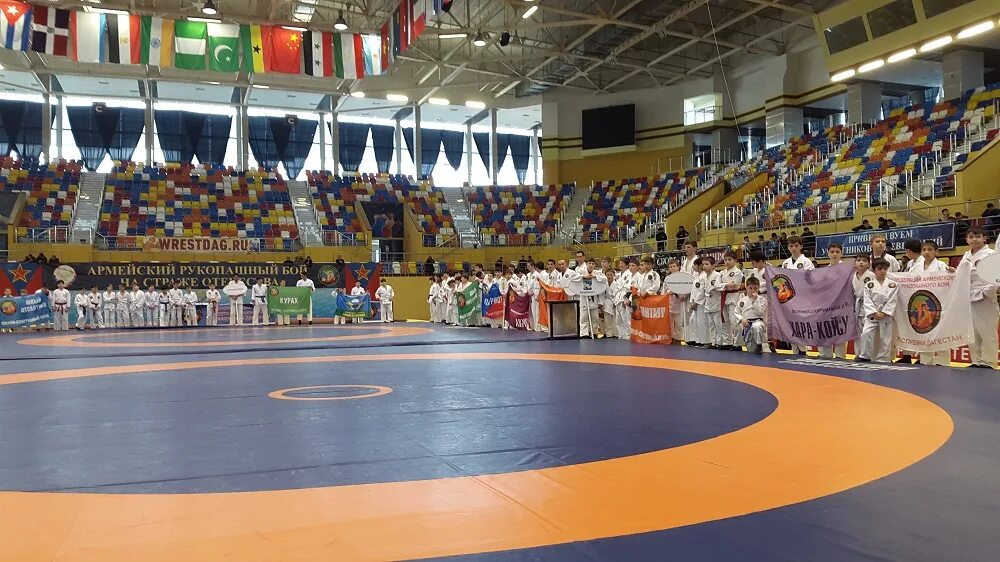 Каспийск спорт. Каспийск спорт. Дворец спорта каспий. Каспийске, во дворце спорта им. Гостиница спорт халилова 2.