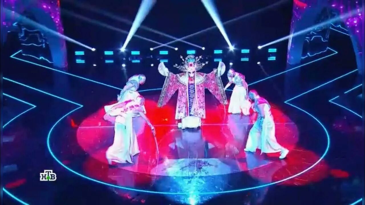 Горностай шоу маска. Горностай шоу маска