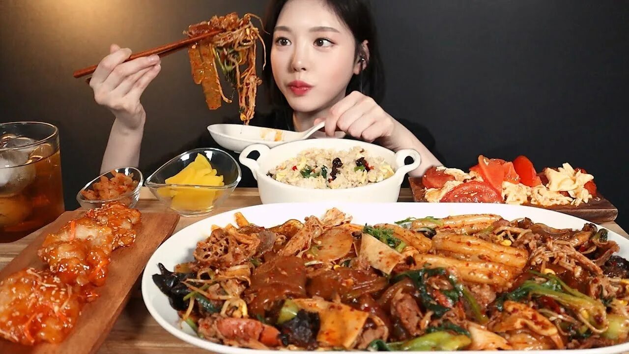 Мукбанг корея видео. Корейские мукбанги. Мокбан. Maraxiangguo. MUKBANG Korea ASMR.