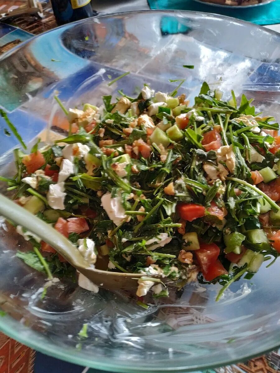 Салат анютка с курицей и яблоком и сыром. Салат анюта с грецкими орехами. Салат анюта рецепт. Салат для мамы из макси рецепт. Салат анюта.