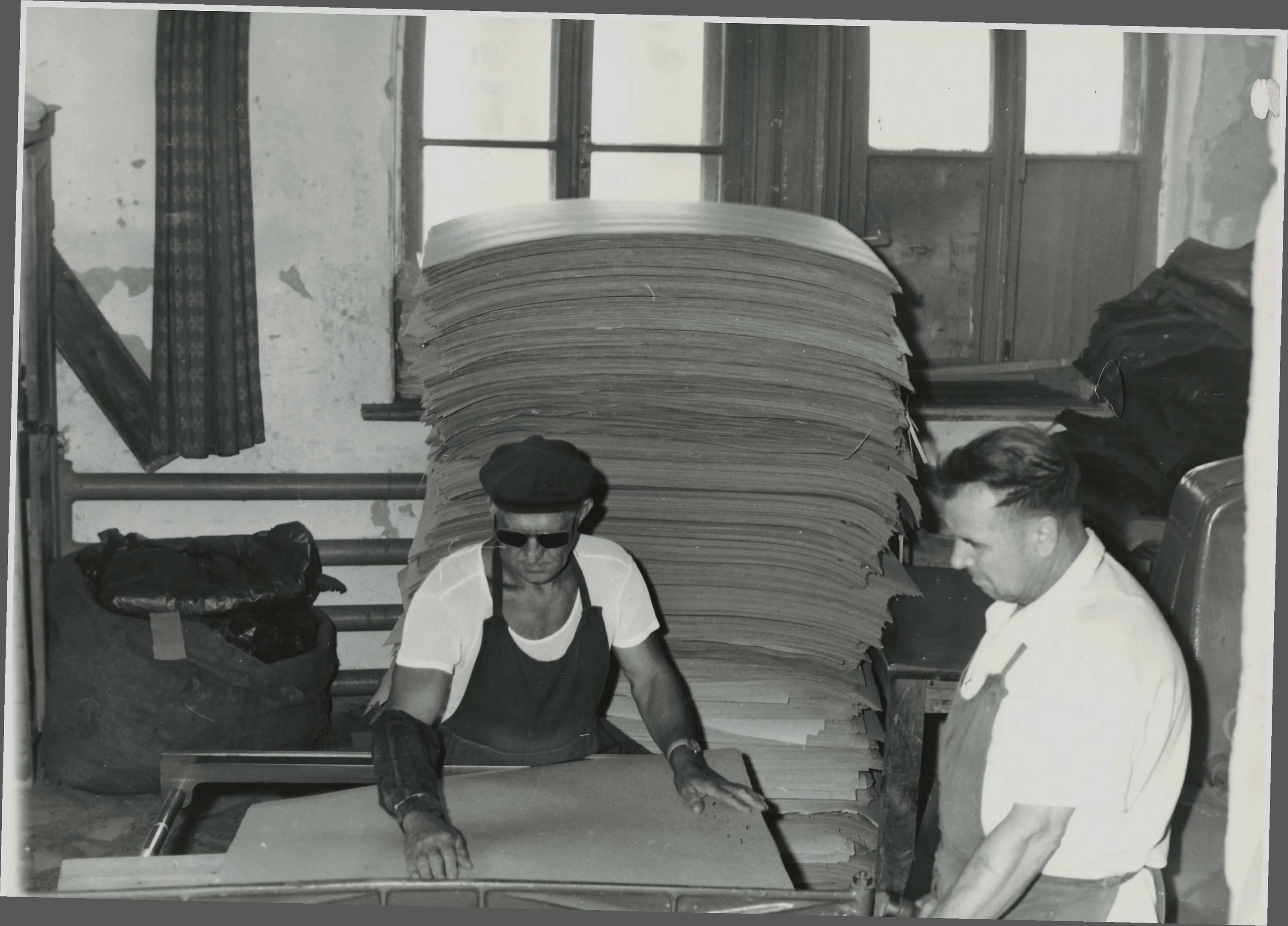 памятники в белой калитве петров. волжское упп вос. владимир копаев художник новосибирск. копаев георгий георгиевич. памятник петрову в городе белая калитва.