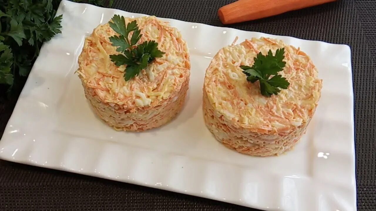 Сыр рыжик. Салат Рыжик. Салат Рыжик с морковью сыром и яйцом. Салат Рыжик с морковью и сыром и чесноком и яйцом. Салат Рыжик простой вариант.