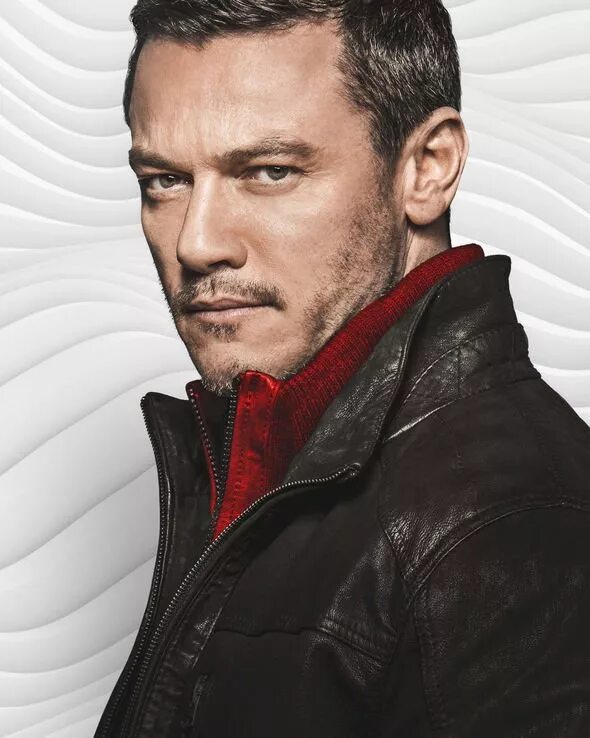 Luke evans. Люк Эванс. Люк Эванс 2020. Люк Эванс 2022. Люк Эванс 2023.