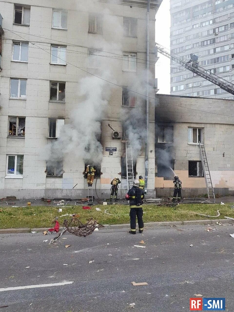 Звуки взрывов в спб. Взрыв газа в Санкт-Петербурге. Взрыв газа в Санкт-Петербурге сегодня. Взрыв газа Чайковского 122. Взрыв газа в Санкт Петербурге 2022.