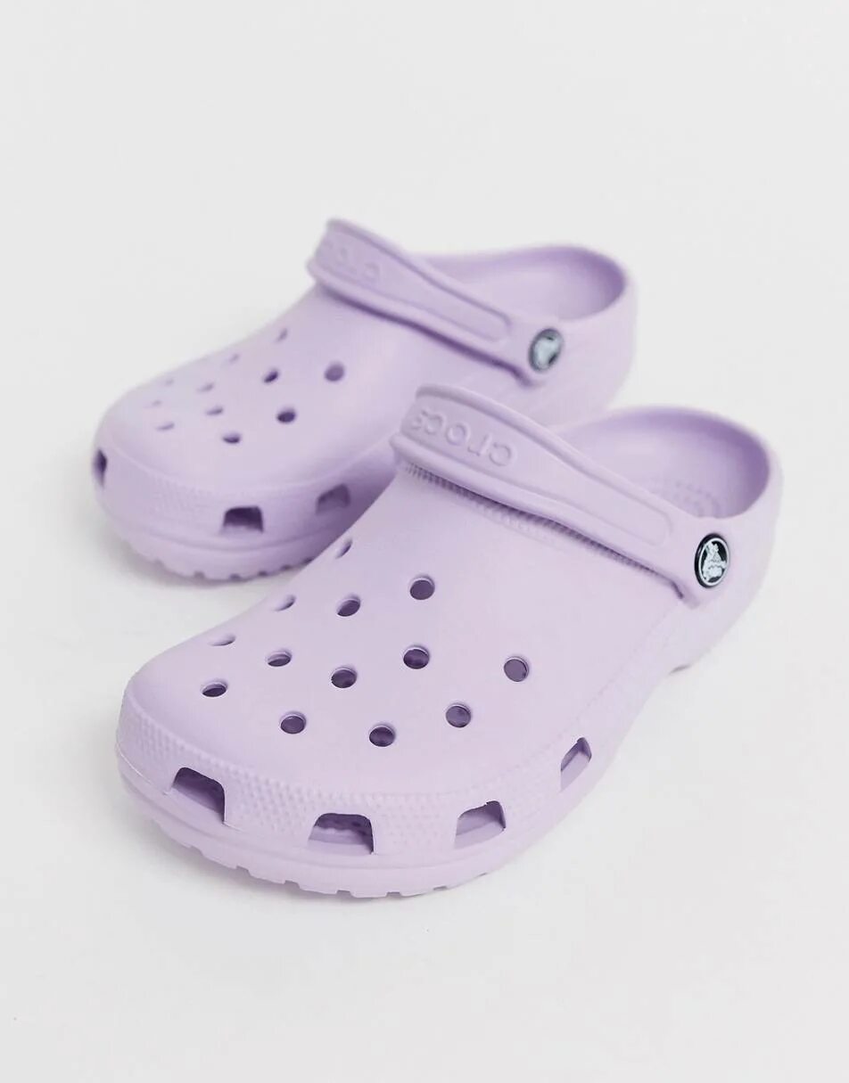 Glocs обувь. Lilac Crocs. Сиреневые сандали крокс. Crocs #44 сиреневые 1850. Crocs 34-35.